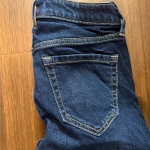 Abercrombie & Fitch The Skinny High Rise Jean